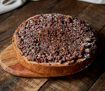 Осенний пирог с яблоками, вишней и шоколадным крамблом