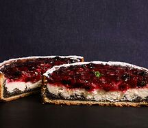 Вишнево-творожный с маковой начинкой пирог