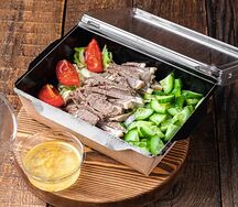 Салат с отварной говядиной