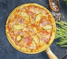 Пицца с курицей и беконом