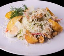 Теплый салат с кальмарами