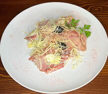 Картофельный салат с теплым беконом