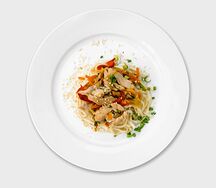 Удон с курицей и овощами