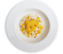 Каша рисовая на молоке с яблоками, орехами и кокосом