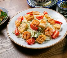Салат Цезарь с креветками