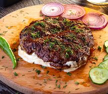 Плескавица с каймаком