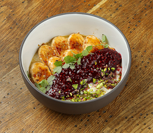 Рисовая каша на кокосовом молоке с грушей и малиновым вареньем