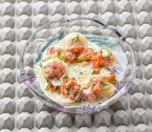 Пельмени с форелью и маринованными томатами