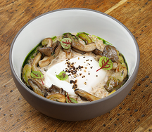 Зеленая гречка с яйцом, вешенками и зеленым маслом