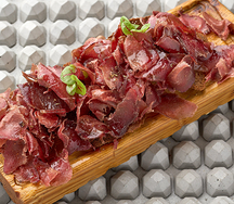 Брезаола - вяленая говяжья вырезка