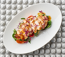 Индейка с овощами гриль и соусом из желтых томатов