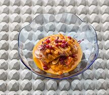 Утиная грудка, жаренная на углях, с морковным кремом и облепихой