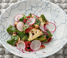 Микс капусты на углях с вялеными томатами