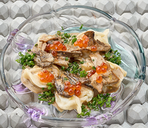 Пельмени с груздями, икрой форели и соусом из лесных грибов