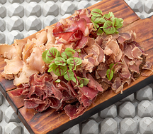 Нарезка фирменных вяленых деликатесов small