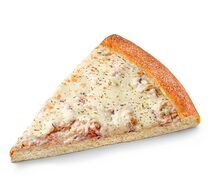 Пицца с красной рыбой кусочек