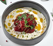 Нежный ростбиф с соусом вителло тонато