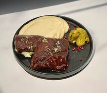 Ребра в соусе BBQ с картофельным пюре