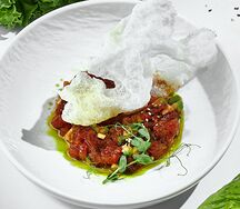 Тартар из тунца с авокадо в устричном соусе