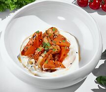 Печёный батат с креветками и крем-фрешем