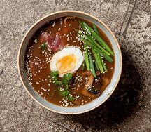 Пряный рамен с ростбифом