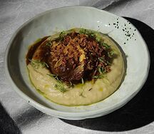 Томленые телячьи щечки с трюфельно-картофельным кремом