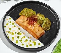 Стейк из лосося с брокколи и соусом бер блан