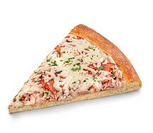 Пицца с курицей и грибами кусочек