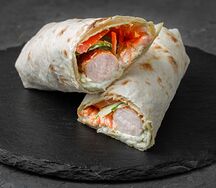 Хот-дог в лаваше с куриной сосиской