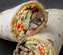 Классическая шаурма с говядиной и картофелем фри большая