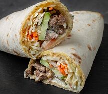 Классическая шаурма с говядиной и картофелем фри (средняя)