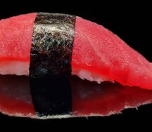 Суши с тунцом