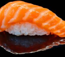 Суши с лососем