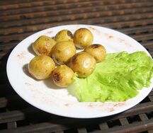 Молодой картофель на мангале