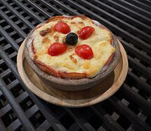 Сулугуни, запеченный с томатами