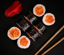 Копченый лосось маки