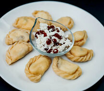 Вареники с творогом и изюмом