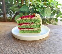 Фисташковый торт с клубникой