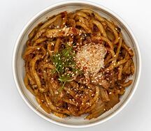 Удон с курицей и кимчи-кремом 