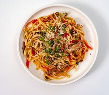 Удон с курицей и овощами