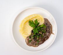 Бефстроганов с картофельным пюре