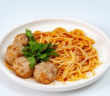 Куриные фрикадельки в томатном соусе со cпагетти