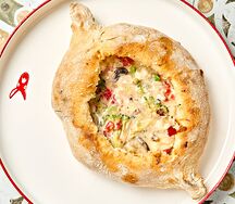 Хачапури аджарское с брокколи, томатами и грибами