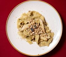 Паста с курицей и песто