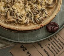 Пицца с грибами и сыром