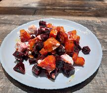 Салат с запечённой тыквой, свеклой