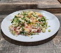 Салат с сыром и ветчиной