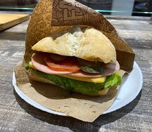 Чиабатта с сыром и ветчиной