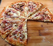 Пицца с беконом