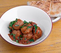 Веганские фрикадельки с томатным соусом